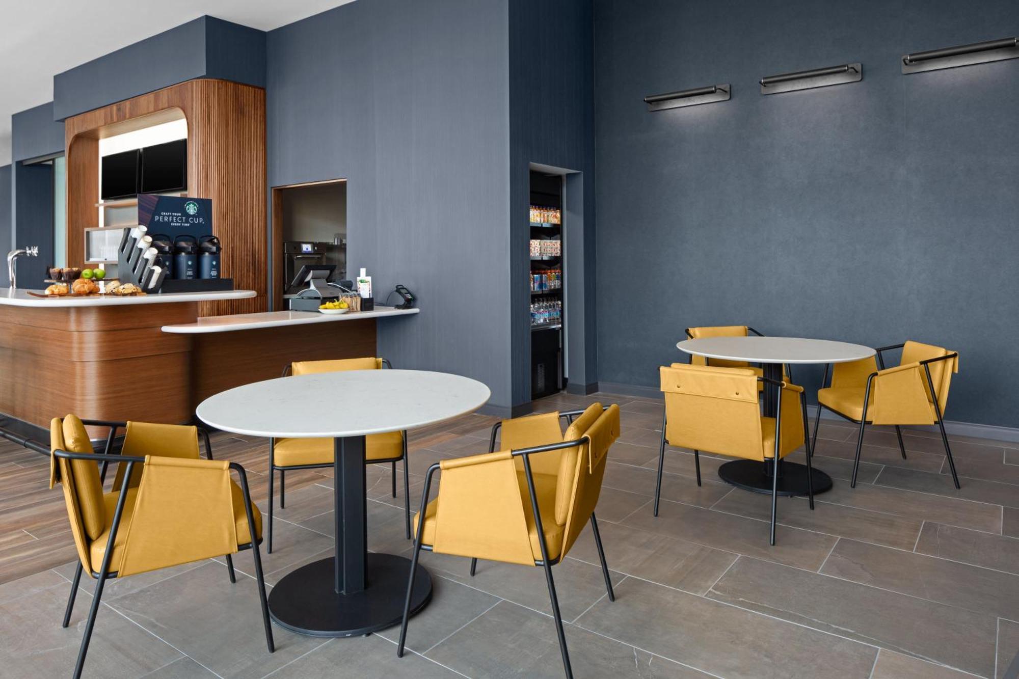 Courtyard By Marriott Lansing Downtown Hotel Ngoại thất bức ảnh