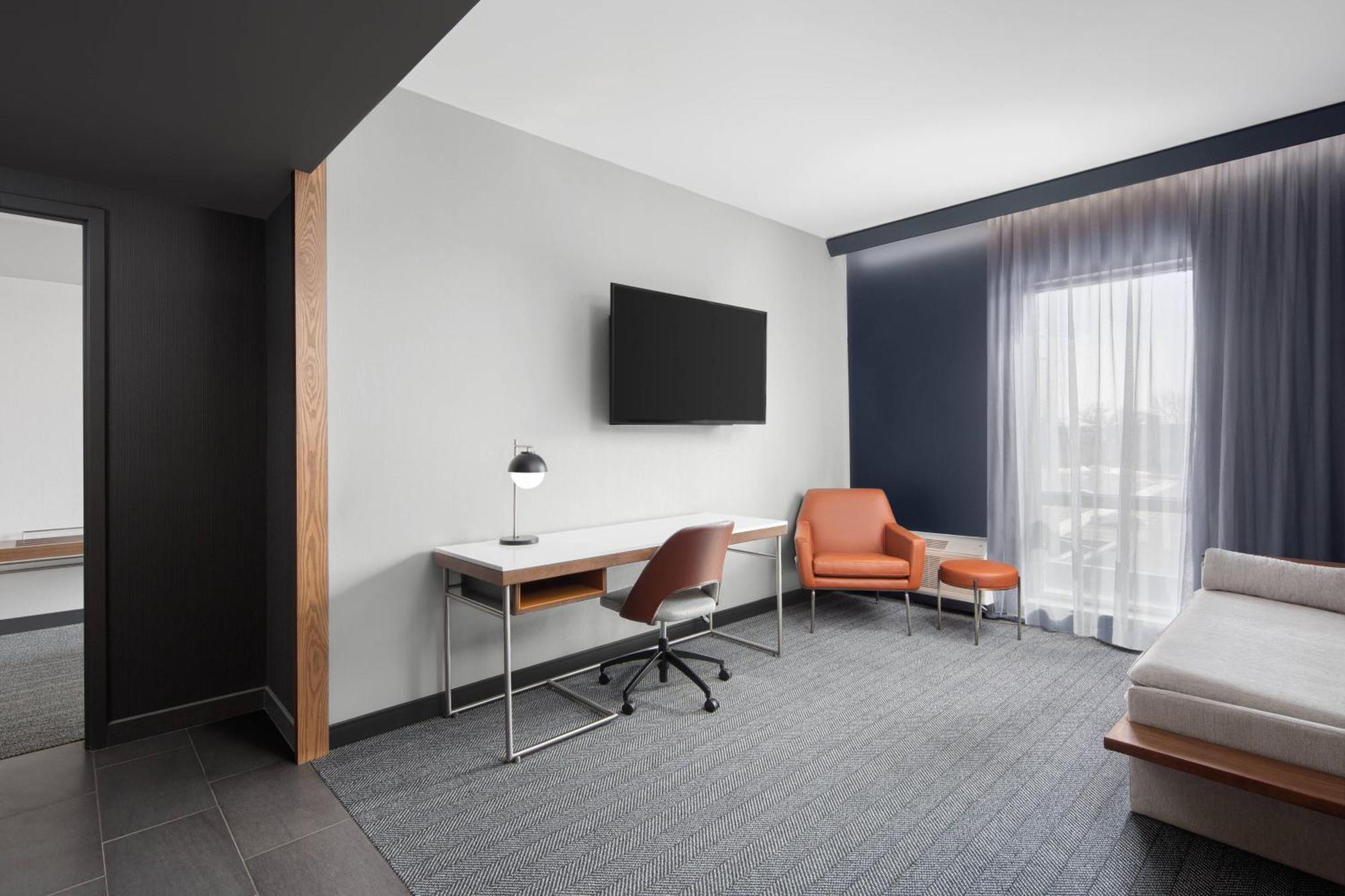 Courtyard By Marriott Lansing Downtown Hotel Ngoại thất bức ảnh