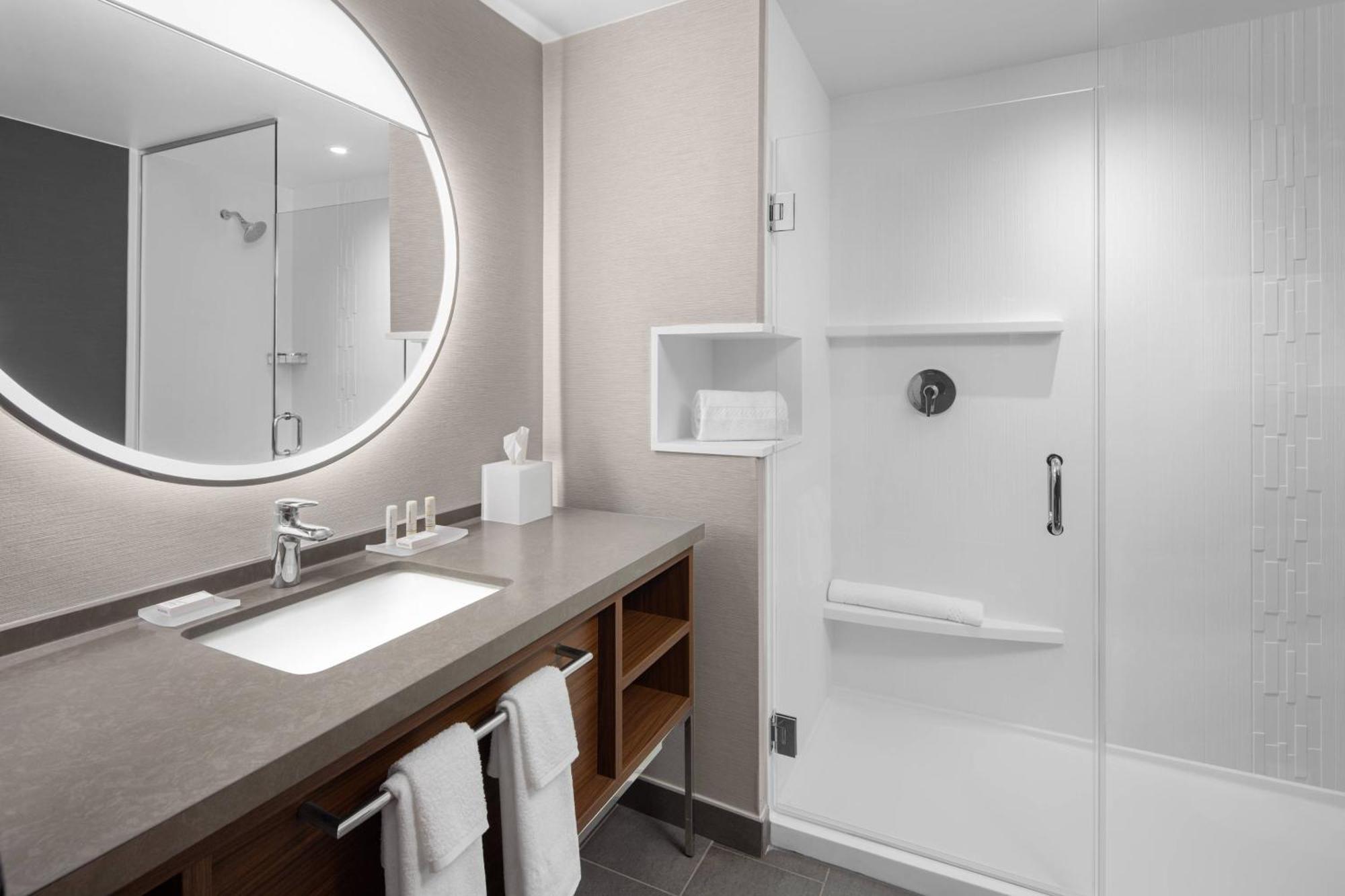 Courtyard By Marriott Lansing Downtown Hotel Ngoại thất bức ảnh