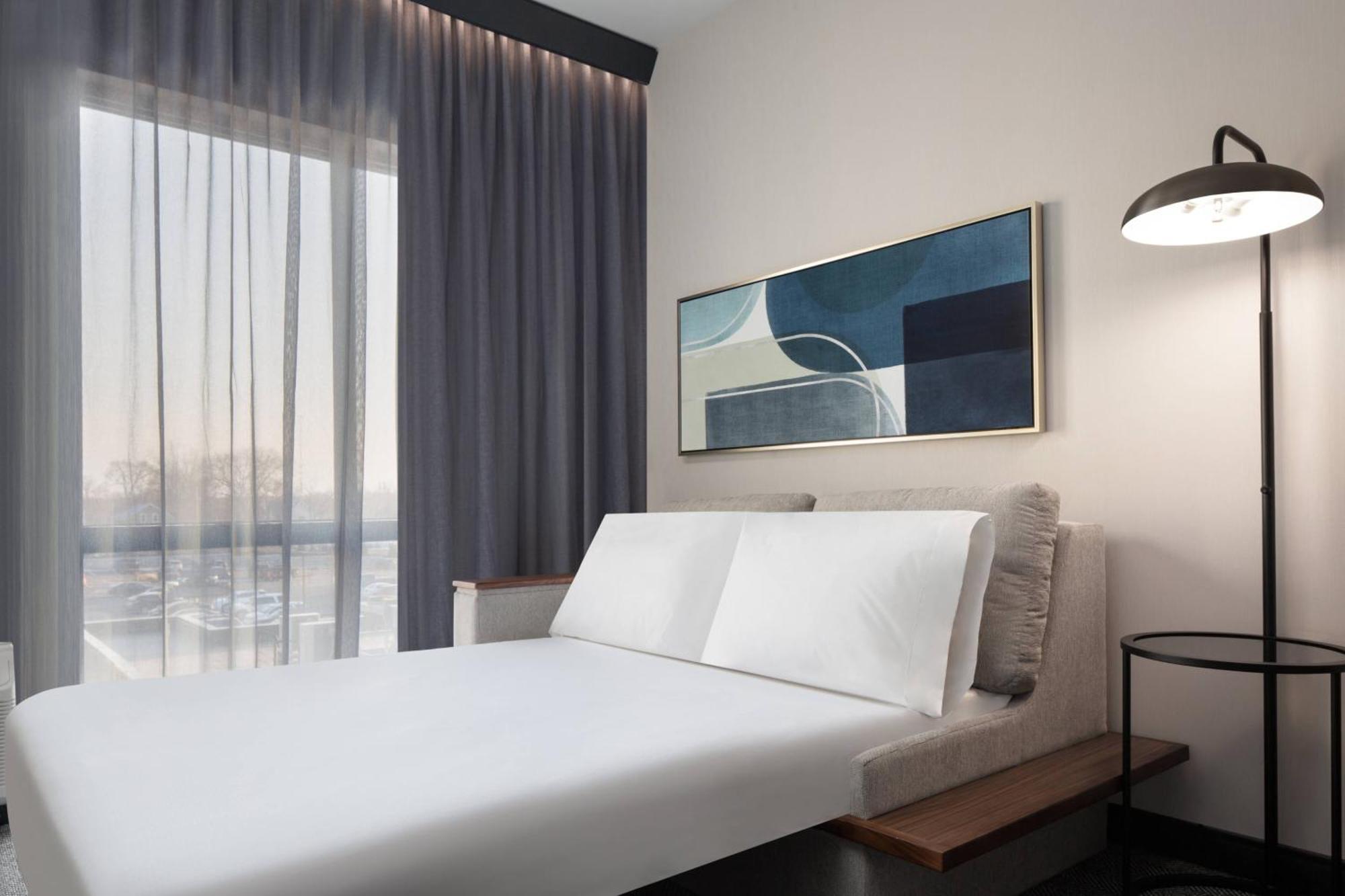 Courtyard By Marriott Lansing Downtown Hotel Ngoại thất bức ảnh
