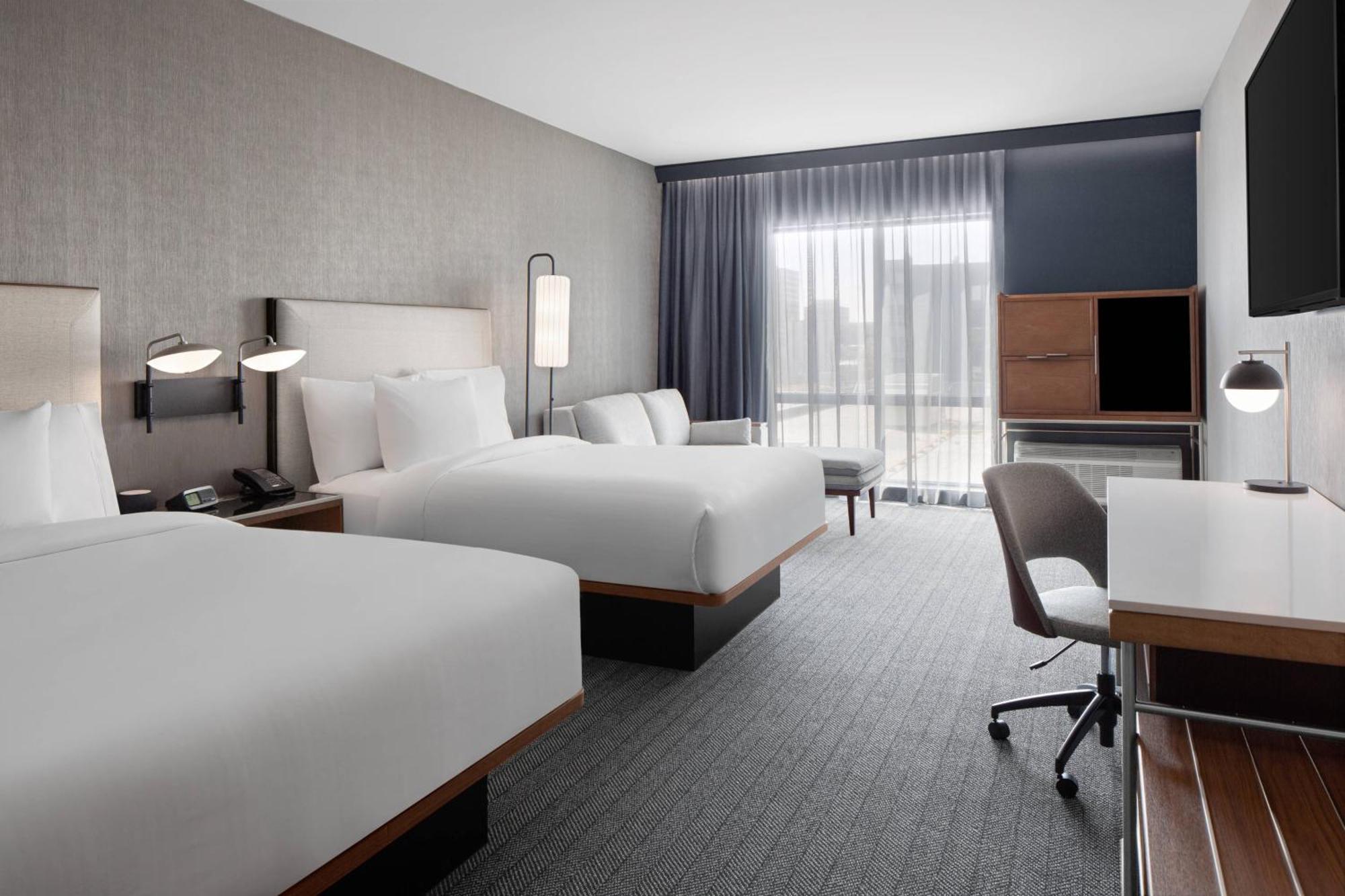 Courtyard By Marriott Lansing Downtown Hotel Ngoại thất bức ảnh