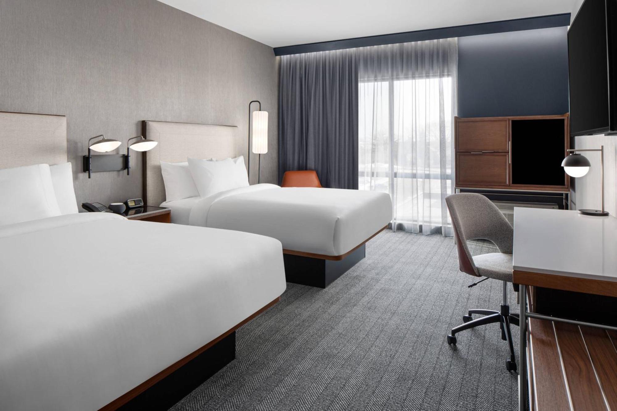 Courtyard By Marriott Lansing Downtown Hotel Ngoại thất bức ảnh